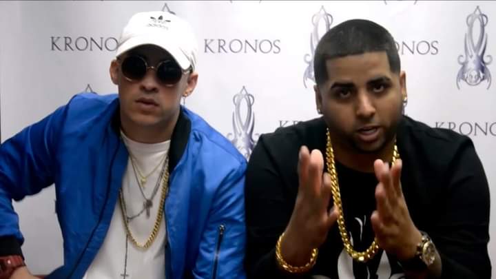 badbunnytwetts's tweet image. Pov: es 2016 y Dj Luian presenta a su nuevo artista , un tal "Bad bunny"