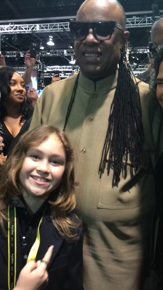 One of my all time favorite artists to meet and talk with? Stevie Wonder of course! Twice! 👊🎶👊🎶

#music
#legend
#inspiration
#youngmusician