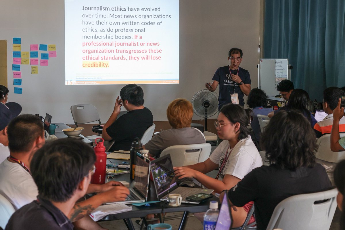 PCP_PH's tweet photo. Topics for the 3rd day of the 15th PCP Workshop: Ethics and copyright, freelancing, holistic safety, wire agency work and packaging photo essays.

#photojournalismph 
#15thPCPWorkshop
#professionalisminphotojournalism 
#visualliteracy

Photos by @jirecarreon https://t.co/Dv31Z1noQR