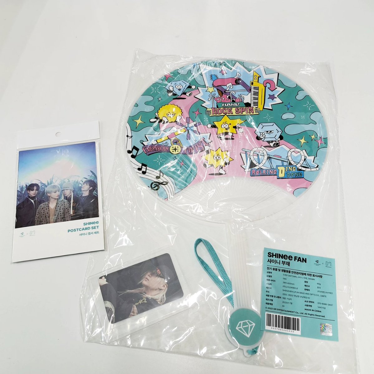 moizajp's tweet photo. 💎SHINee💎
『EVER SMTOWN & HARD8』グッズ絶賛販売中です🐿️
是非ご来店くださ-い🐥♡
#新大久保 #モイザ #MOIZA #SHINee #KEY #オニュ #ミンホ #テミン #シャヲル #シャヲルと繋がりたい #EVERSMTOWN #HARD8 #SHINee_WORLD_VI_IN_JAPAN #代々木 https://t.co/OieC9MbXbo