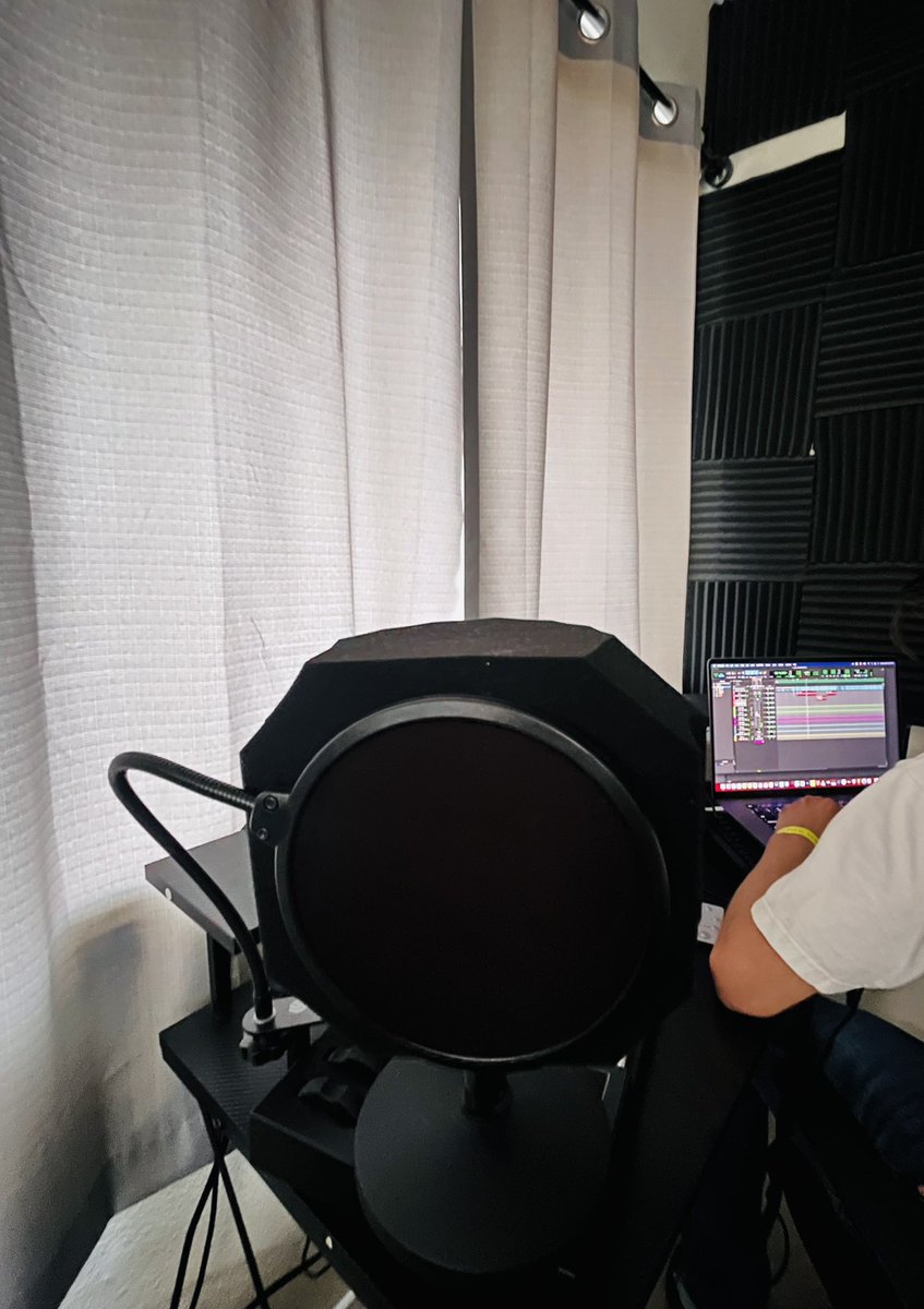 breadmanbtt's tweet photo. 🗑️skiii https://t.co/0zLrADu1qk