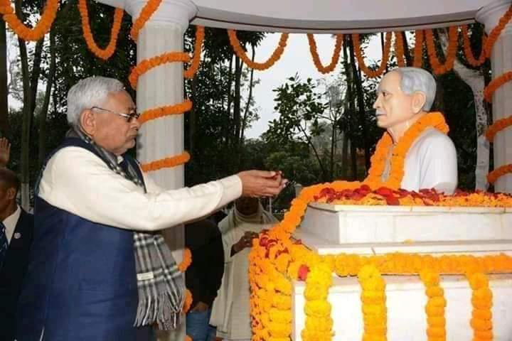 KhushbuSPatell's tweet image. माननीय मुख्यमंत्री श्री नीतीश कुमार जी @NitishKumar के पूज्य पिताजी के पुण्यतिथि पर असंख्य नमन व श्रद्धांजलि..!!  🙏

अमर स्वतंत्रता सेनानी &quot;स्व० कविराज श्री रामलखन सिंह &quot; जी का पुण्यतिथि प्रत्येक वर्ष माननीय मुख्यमंत्री श्री नीतीश कुमार जी सपरिवार सहित कल्याण बिगहा के वाटिका में…