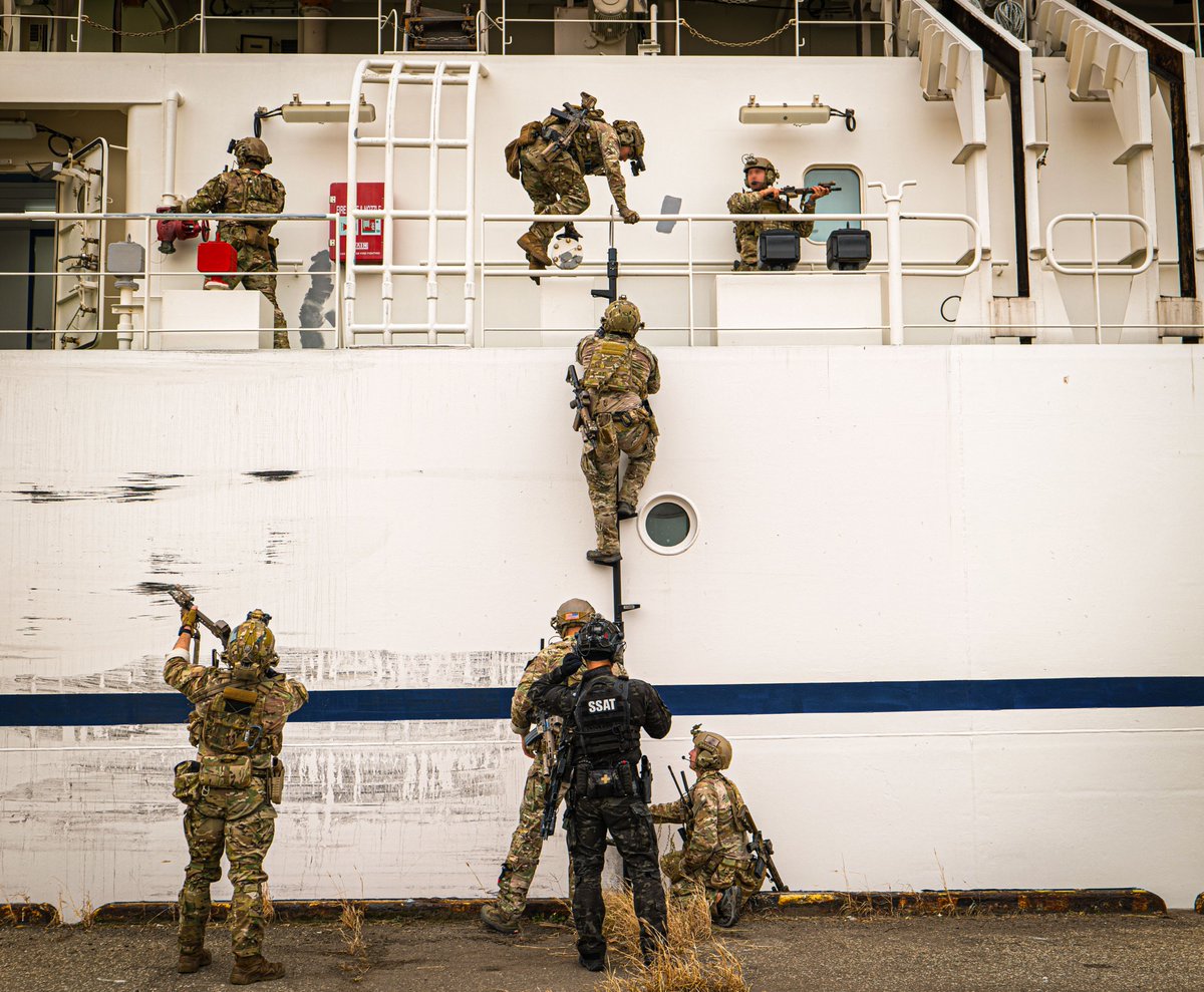 US_SOCKOR's tweet image. Courage and Excellence - two of the SOF core values - are not achieved without fellow warriors.

Recently, a U.S. SF team assigned to SOCKOR and a ROK Sea Special Attack Team conducted a combined training event, demonstrating the ironclad Alliance between our two homelands. 🇰🇷🇺🇸