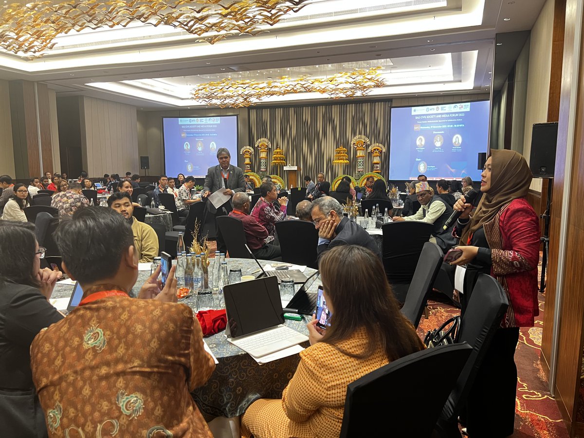 WFD_Bangsamoro's tweet photo. It's #BCSMF Day2, discussants shared best practices on collab bw government, CSO, media, &amp; private actors in ensuring #electionintegrity &amp; strengthening women’s roles in elections. And yes, we can work together to combat #disinformation and promote #womenpoliticalparticipation! https://t.co/poRbxaPIaJ
