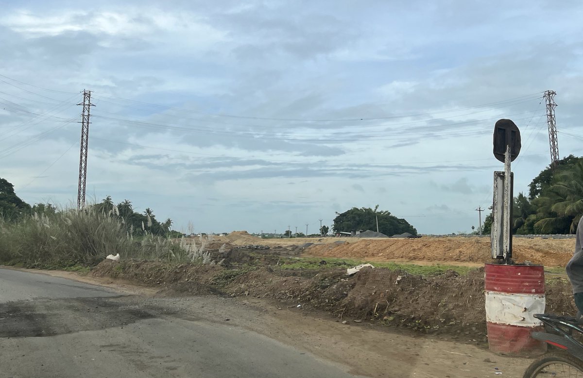 rajasekarkurich's tweet photo. ஒன்றிய அரசுக்கு சொந்தமான #NH45C சாலை கட்டமைப்பு பணியை செய்யும் #Patel காரன் நேரா குஜராத்துலேருந்தே மண் எடுத்துட்டு வரானா சார்? கொஞ்சம் கேட்டு தெளிவு படுத்துங்க!
ஒன்றிய சாலை அமைக்கும் பணிக்கு விதிகள் மீறப்படுவதா பக்கத்து நண்பர் பேசிகிட்டிருந்தார்.
@dir_ed 🚶🏻🚶🏻
#EDFails https://t.co/uI689TJUFq