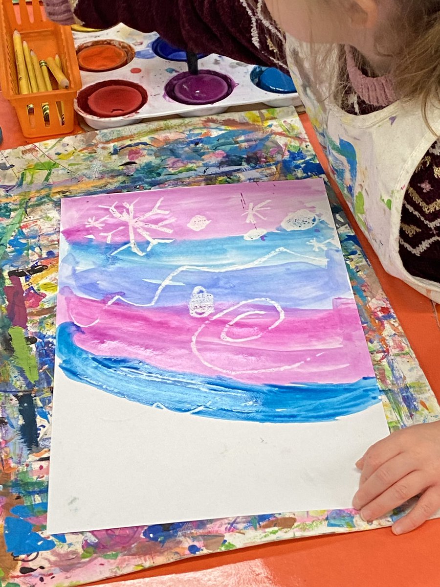 GTE_art's tweet image. Looks like Jack Frost might have stepped into the art room. These beautiful snowy backgrounds painted by first graders will be perfect for our playful penguins 🐧 #GTE_art #HumbleISDartists #elementaryart #elementaryartclass #artseducation #iteachart #firstgradeart #arted