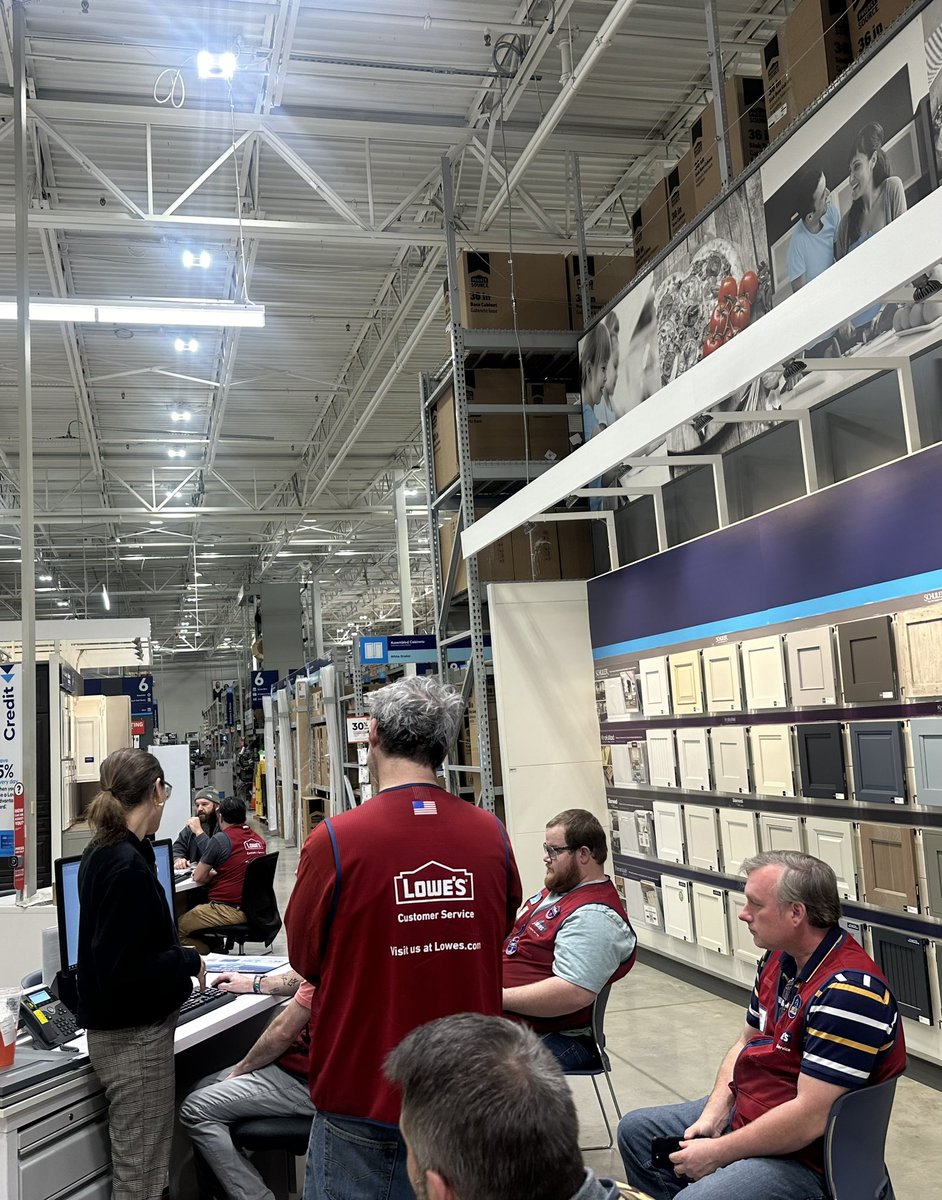 Caroline from Pella came to visit us at Specialty Spotlight today a very pleasant surprise !! She got the team all pumped up and ready to sell some windows and doors !! Let’s Go !!! #BoroPride #Lowes2228 @DougThomas0471 @DustinCornell5