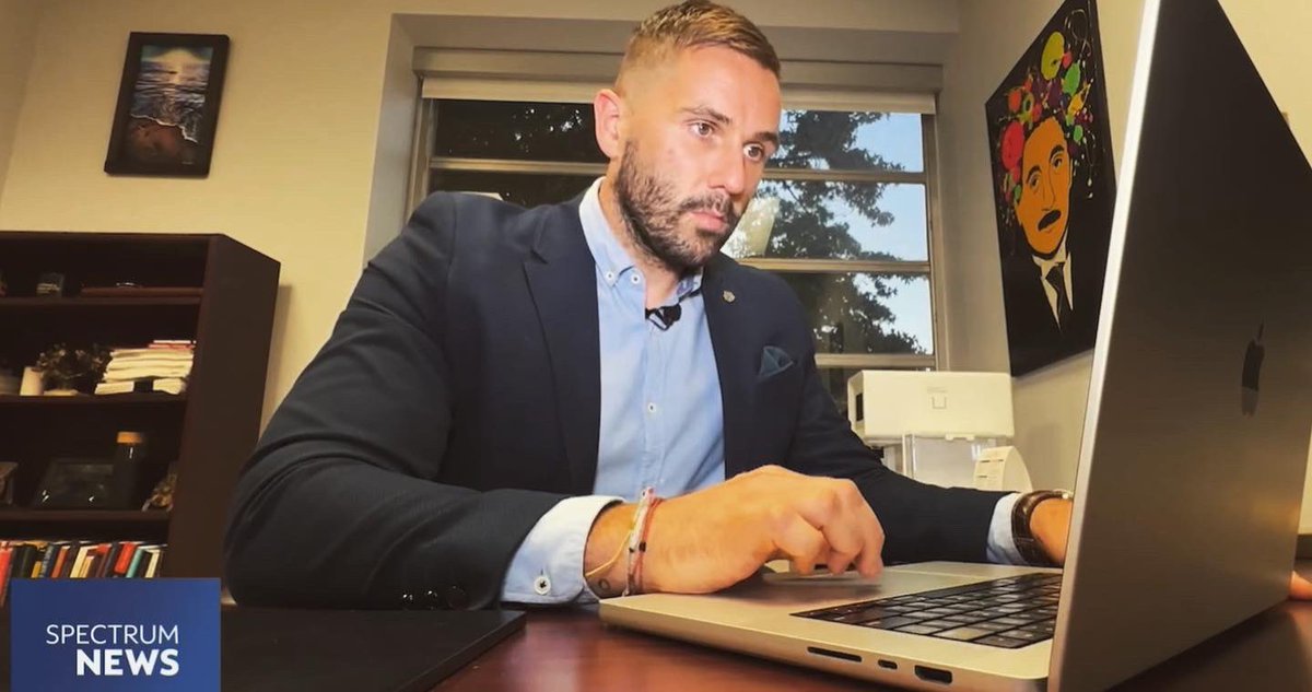 Dr. Stuart Murray (@drstuartbmurray) on Twitter photo Thank you <a href="/taylorschaubtv/">Taylor Schaub</a> and Spectrum News for sharing this piece on #MaleEatingDisorders, and advancing this important conversation.
spectrumnews1.com/ca/la-west/new… Thank you <a href="/taylorschaubtv/">Taylor Schaub</a> and Spectrum News for sharing this piece on #MaleEatingDisorders, and advancing this important conversation.
spectrumnews1.com/ca/la-west/new…