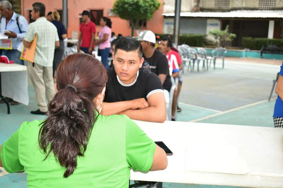 INGE_OPD's tweet photo. Con el objetivo de reactivar la economía de las y los guerrerenses afectados por el Huracán #Otis y siguiendo las líneas de acción de la Gobernadora Evelyn Salgado Pineda, este martes se realizó la Feria del Empleo en Coyuca de Benítez, donde asistieron más de 200 buscadores. https://t.co/bzj1gJmJel
