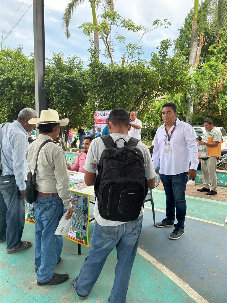 INGE_OPD's tweet photo. Con el objetivo de reactivar la economía de las y los guerrerenses afectados por el Huracán #Otis y siguiendo las líneas de acción de la Gobernadora Evelyn Salgado Pineda, este martes se realizó la Feria del Empleo en Coyuca de Benítez, donde asistieron más de 200 buscadores. https://t.co/bzj1gJmJel