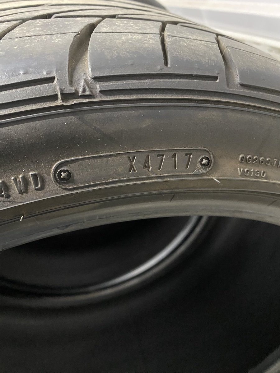 TK3420's tweet photo. 265/35R18 4本

5000円

誰かいりませんか？

片減り有り
ドリケツ等に https://t.co/lsWsgUKKLh