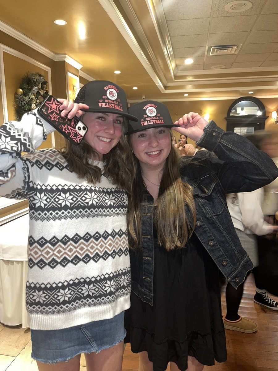 coach_dancisin's tweet photo. 2023 BHS Girls Volleyball banquet 🫶🏼🖤🧡🏐 https://t.co/LdR81KyHkH