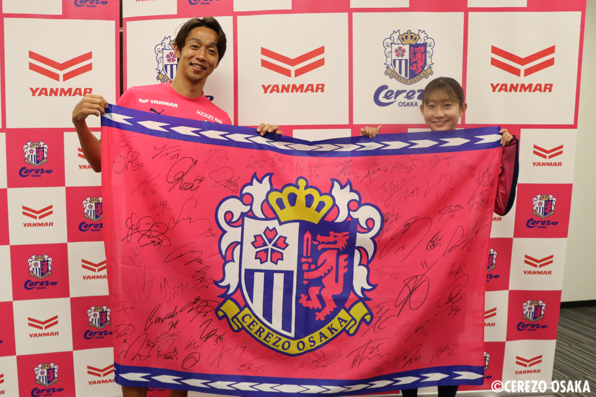 cerezo_ladies's tweet photo. /／  
　フォロワー1万人達成記念🌸
　#セレッソ大阪 ＆#セレッソ大阪ヤンマーレディース
　選手寄せ書きフラッグプレゼント
\＼

抽選で8⃣名様にプレゼントいたします☺️

🌸応募方法
1⃣@crz_official 、@cerezo_ladies を両方フォロー
2⃣こちらの投稿をリポスト
応募は12/5(火)23:59まで
当選者には後日DMをお送りいたします📩

たくさんのご応募お待ちしております🙌