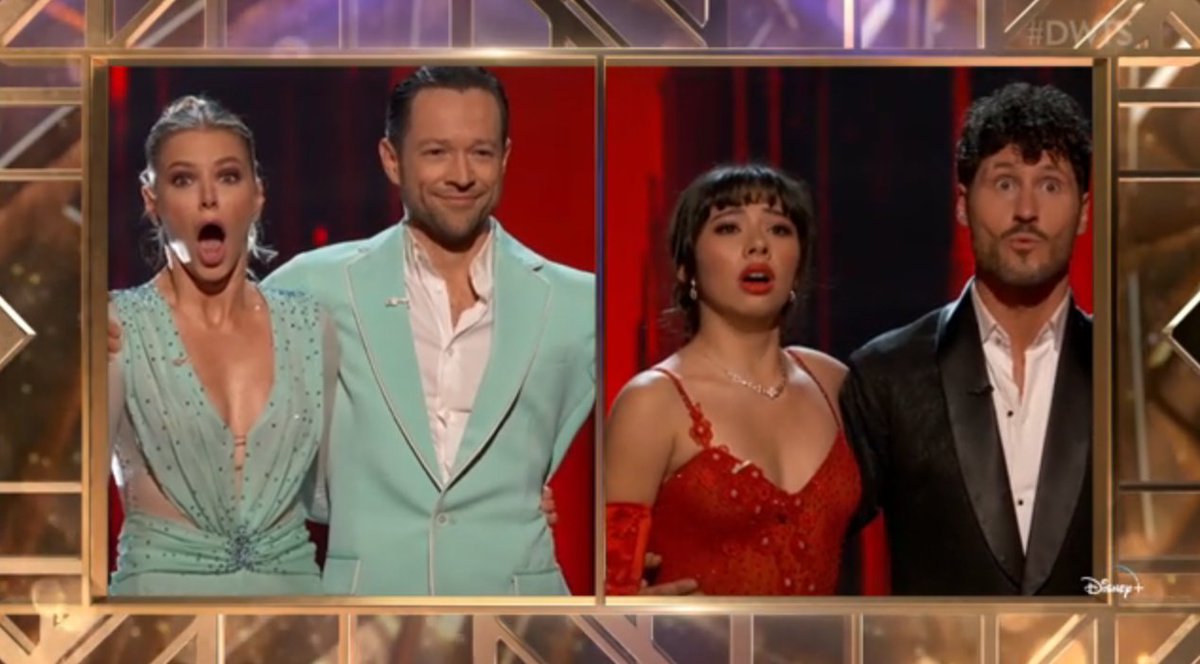 selsjackets's tweet photo. THEIR FACES WHEN THEY REVEALED THEY'RE DOING A 5 PERSON FINALE OMG #DWTS https://t.co/BHjK0bw57d