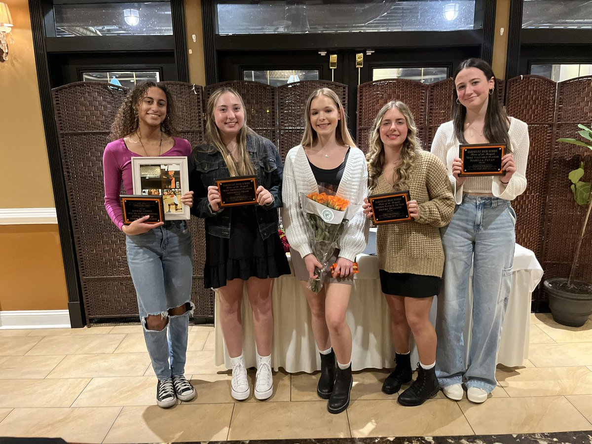 coach_dancisin's tweet photo. 2023 Varsity 🏆
Offensive player of the year- Ashley Berger 
Defensive player of the year- Brooke DeGrazio
MIP- Annabella Fraim
MVP- Izzy Pavan
Coaches’ Award- Tara Charland https://t.co/vINcj0TOIa