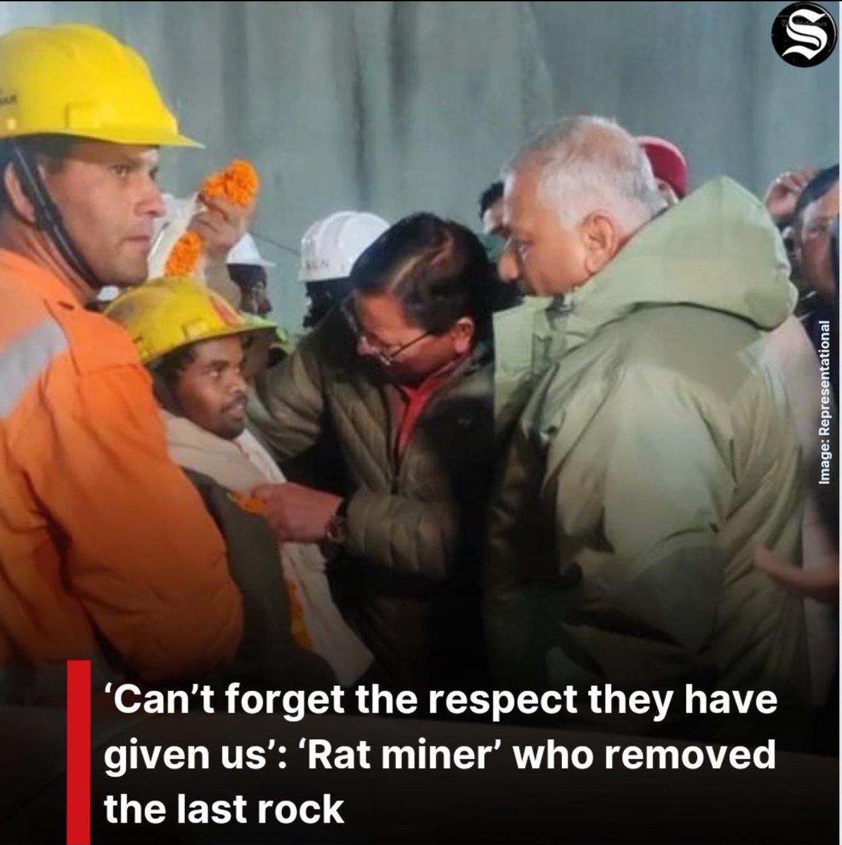 suryapsingh_IAS's tweet image. ये है, मुन्ना क़ुरैशी जो टनल के उस पार सबसे पहले पहुँचा।

क़दकाठी छोटी लेकिन हिम्मत आसमान से भी बड़ी, जान पर खेल गया,मुन्ना।

“जब मैं पहुँचा तो टनल में फँसे मज़दूर भाईयों ने मुझे मोहब्बत से गले लगा लिया..”:मुन्ना क़ुरैशी 

..लेकिन मजबूरी है कि अंधभक्त मुन्ना क़ुरैशी को धन्यवाद भी…