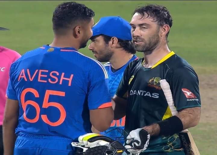 Glenn Maxwell With Sir Avesh Khan😁😁

#GlennMaxwell #AveshKhan #INDvAUS #vkfbd