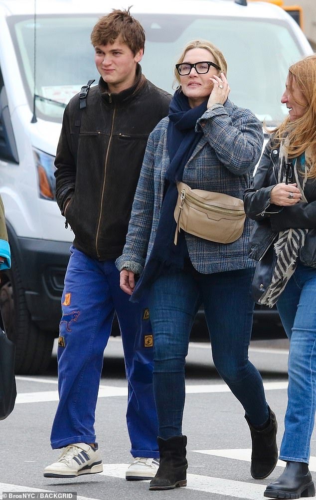 Kate Winslet enjoys a rare public outing with son Joe Anders, 19, in NYC… and he's the spitting image of director dad Sam Mendes.
#katewinslet #joeanders #sammendes #miathreapleton