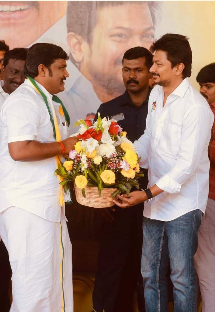 KSRAJGOUNDERPD1's tweet photo. இன்றைய தினம் திராவிட முன்னேற்ற கழகத்தின் போர்வாள் இளைஞர் நலன் மற்றும்  விளையாட்டு மேம்பாட்டு துறை அமைச்சர் வருங்கால துனை முதல்வர்  சின்னவர் @Udhaystalin அவர்களை சந்தித்தபோது..💐💥

@DMKITwing @mkstalin @polimernews @sunnewstamil @arivalayam @Ponkalaiselvan @Anbil_Mahesh https://t.co/8suDstgbgV