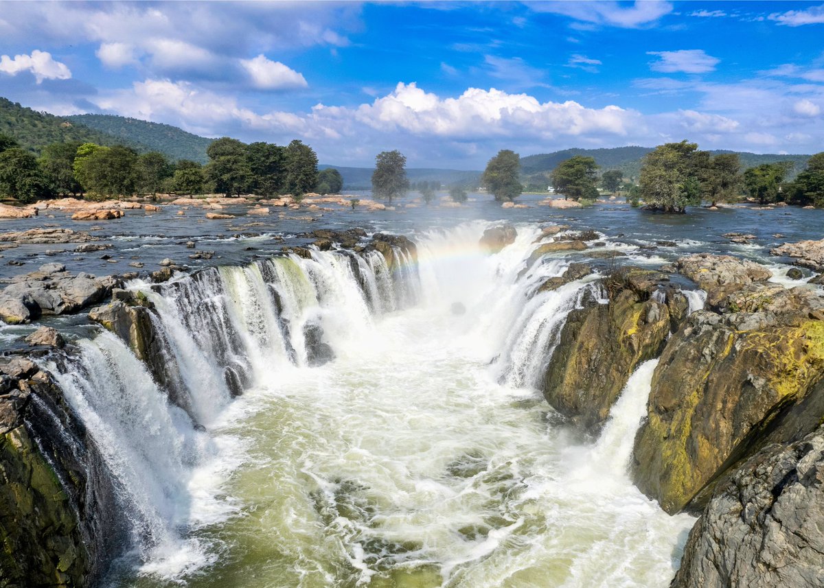 Hogenakkal waterfalls. 
KA, TN border