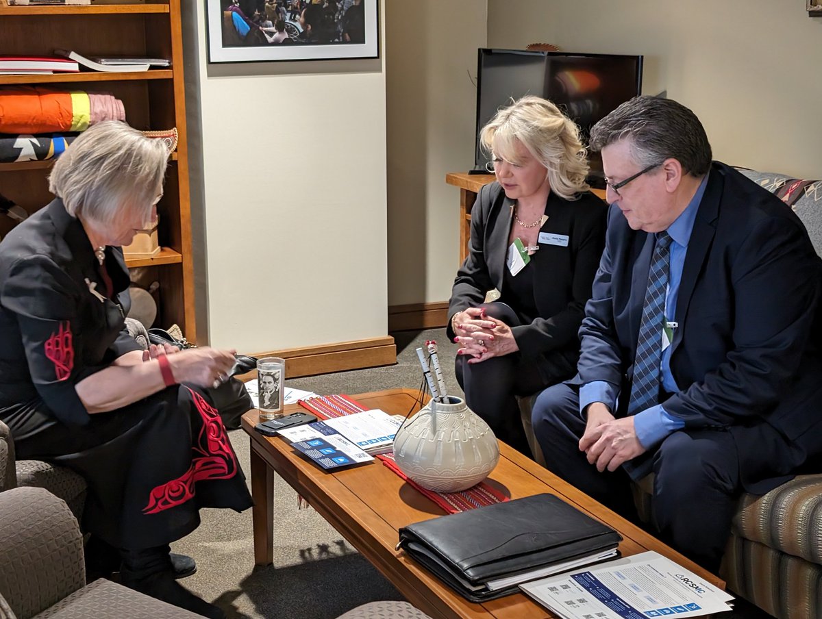 Another great meeting with Carolyn Bennett, former Minister of Mental Health. Supporting our partners at <a href="/MoodDisordersCa/">MoodDisorders Canada</a> on an important community based mental health initiative.
<a href="/MHRCanada/">Mental Health Research Canada</a>