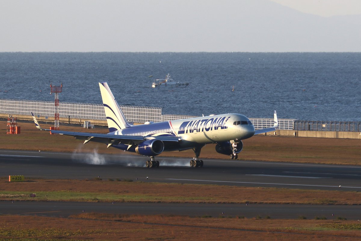 Centrairairport's tweet photo. 今朝セントレアにボーイング757型機が飛来しました。ナショナル・エアラインズが運航する機体でした。かなり以前にはデルタ航空のグアム便でセントレアでもよく見ましたが、久しぶりに見ました。 https://t.co/2Tb0yRYnKA