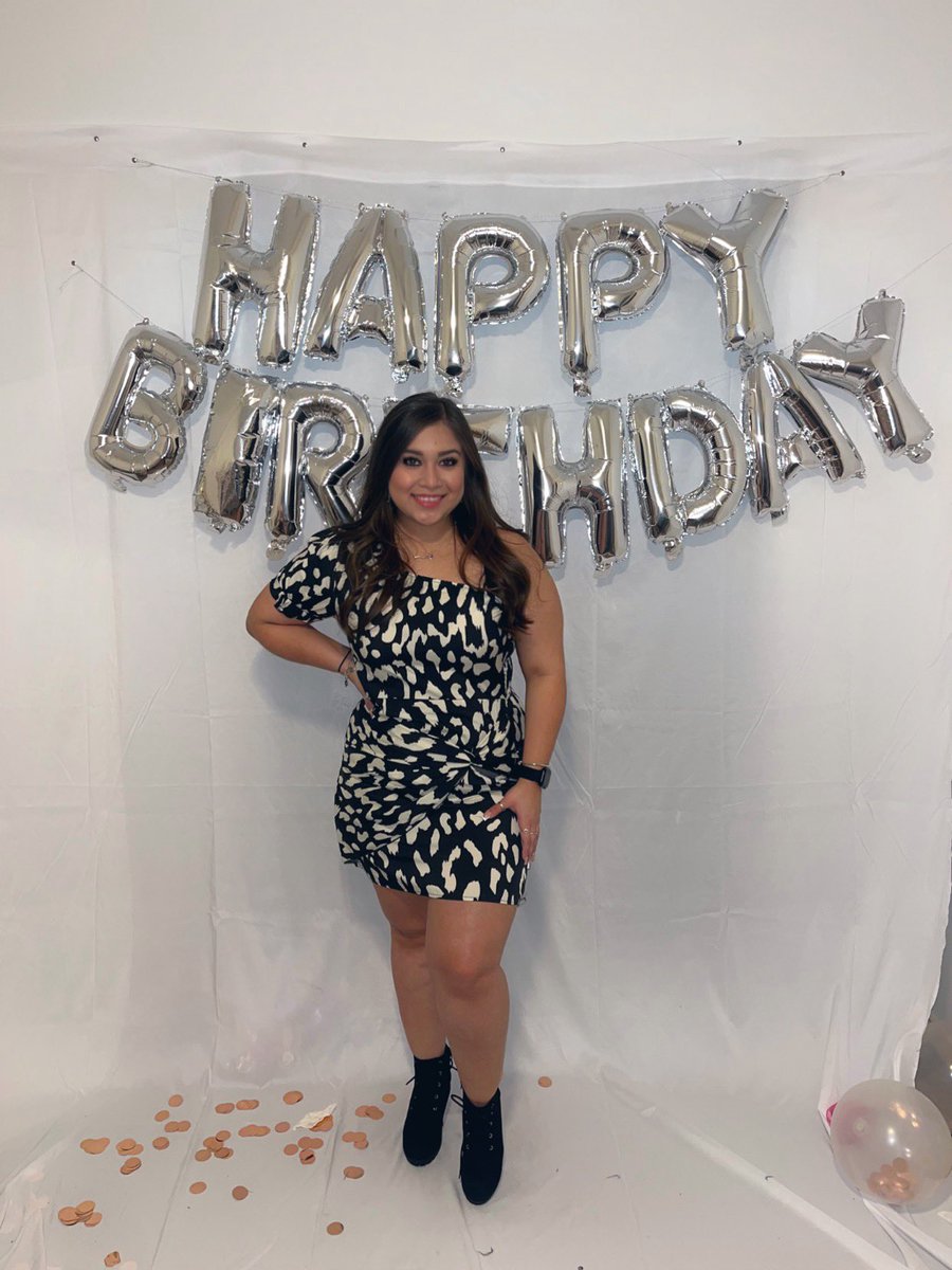 BellaMarieee15's tweet photo. One year Older, Wiser, &amp; Prettier 🥳🥂 https://t.co/NA40QpCqIJ
