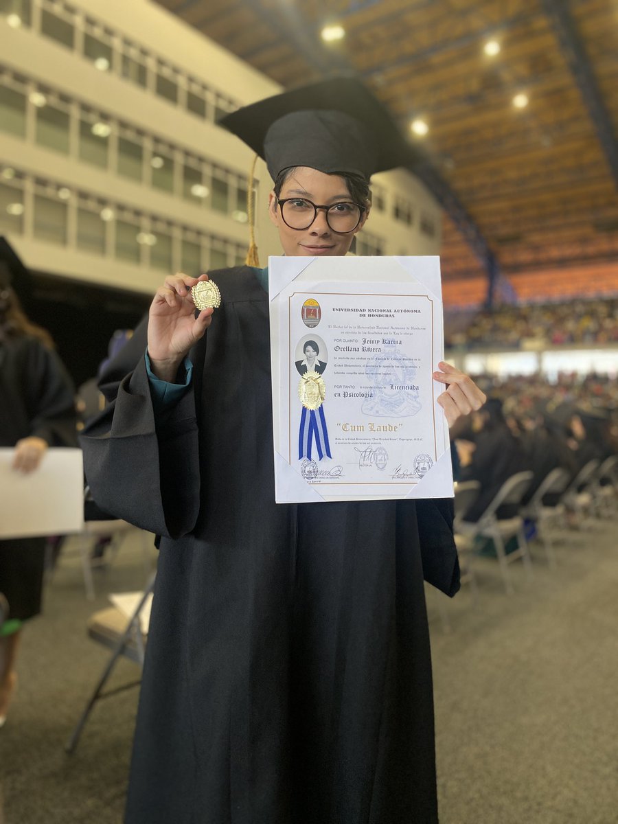 KateO_06's tweet photo. ¡Se logró! 🎓✨

Después de mucho esfuerzo, sacrificio y dificultades, he culminado mis estudios universitarios con honores. 🤩

Una licenciada para el mundo 🌎 ✅ https://t.co/0LZCoX5jza
