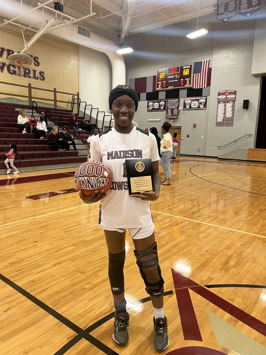 janiiyyah_'s tweet photo. guyssss i did it🥹🥹 i wanna say thanks to my coaches, my family &amp; my teammates for pushing me to be the best i can. without them i wouldn’t have made it to this point! i love you guys forever🫶🏽🩷 #CG4L #1000pointclub #seniorszn https://t.co/UMMQ9cANaP