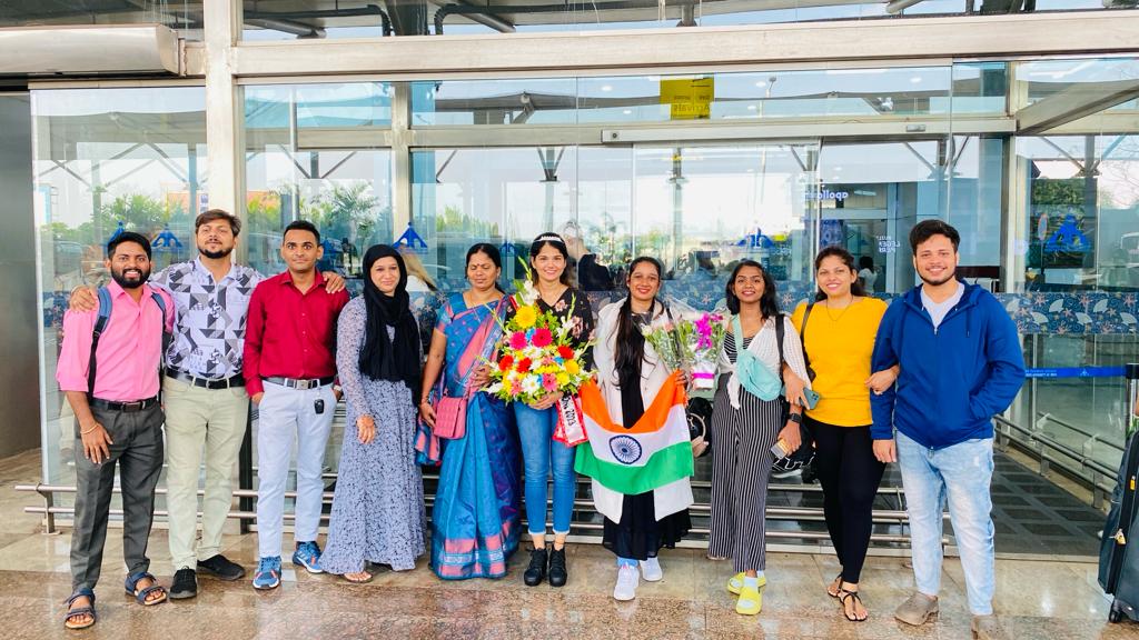 Prakash W. Kamat (@prakashwkamatpk) on Twitter photo Miss Deaf World 2023 4th runner up Ms. Vinita Shirodkar from Morjim arrives in Goa to a warm welcome by the Goa Association gor the Deaf. Congratulations.👍🙏
<a href="/FirstSutraFdn/">First Sutra Foundation</a> Miss Deaf World 2023 4th runner up Ms. Vinita Shirodkar from Morjim arrives in Goa to a warm welcome by the Goa Association gor the Deaf. Congratulations.👍🙏
<a href="/FirstSutraFdn/">First Sutra Foundation</a>