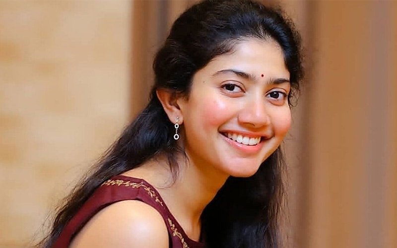 Movies4u_Officl's tweet image. #SaiPallavi in telugu films so far:

👉 #Fidaa - Blockbuster 
👉 #MCA - Super Hit
👉 #PPLM - Disaster
👉 #LoveStory - Blockbuster
👉 #ShyamSinghaRoy - HIT
👉 #Virataparvam - Disaster