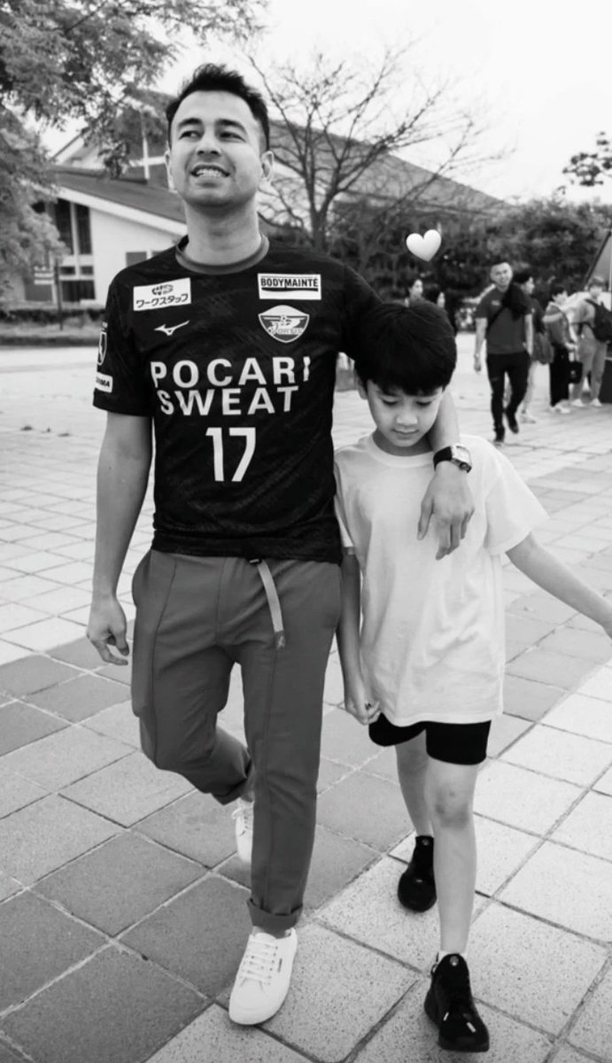 haloodhita's tweet photo. Bro for life banget nih, paparaffi dan aa #rafathar β€οΈπ https://t.co/GrLV2npZ0z
