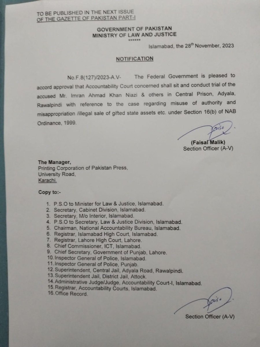 سائفر کیس کے بعد اب القادر یونیورسٹی کیس کے بھی جیل ٹرائل کا نوٹیفیکیشن جاری۔ 
عمران خان کی پرچھائی سے خوفزدہ لوگ جس طرح آئین و قانون کو بلڈوز کئے جا رہے ہیں اور اندھیری رات بنائی ہوئی ہے اس سیاہ رات کے دن تھوڑے ہیں۔