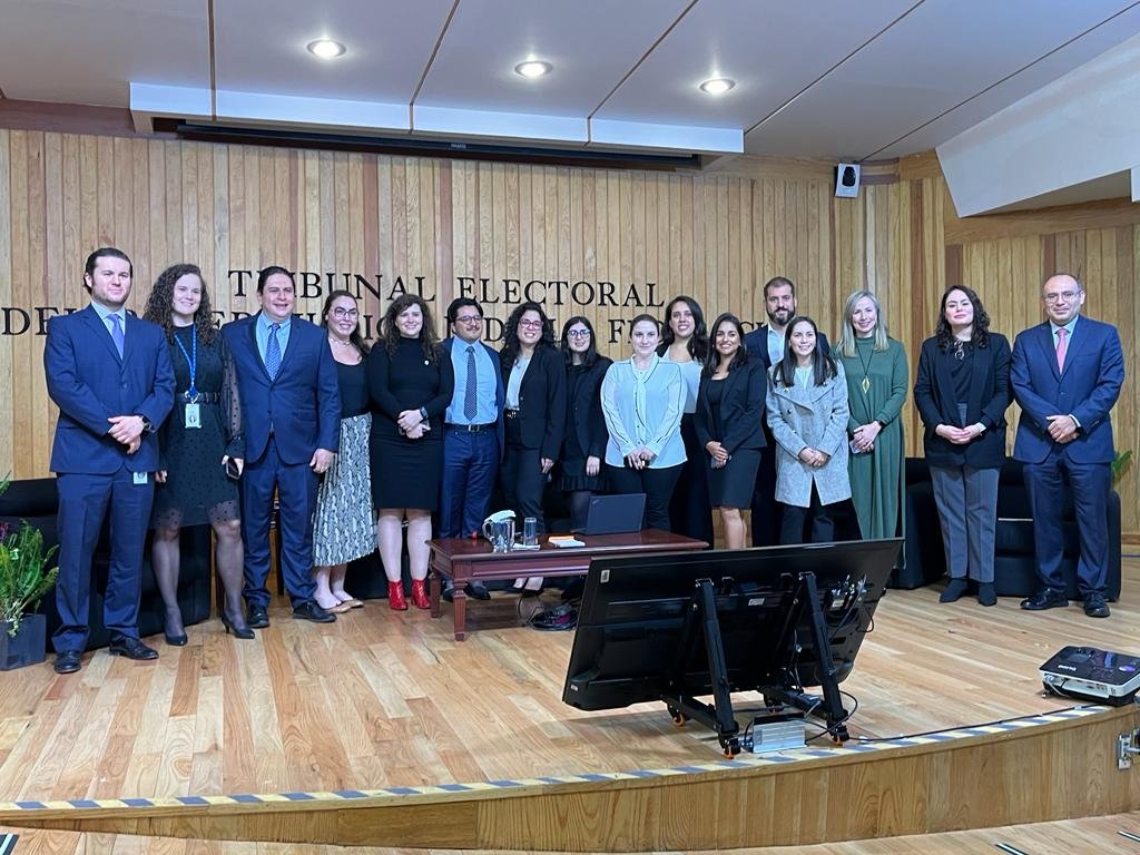 El personal del #TEPJF y la #SalaEsp⚖️ recibió capacitación de <a href="/Meta/">Meta</a> respecto a las políticas de sus plataformas y mejores prácticas para prevenir abusos durante el periodo electoral.