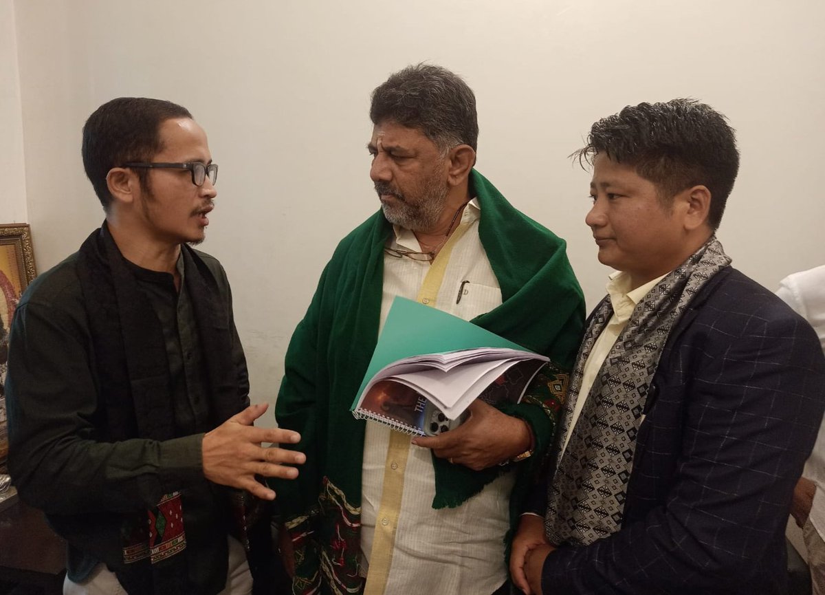 DrLamtinthangHk's tweet photo. With the Hon'ble Deputy CM, Govt. of Karnataka, Shri. D.K Shivakumar, highlights the plights of the common people in Manipur under the sectarian and partisan CM @NBirenSingh led @BJP4India

@INCIndia @INCKarnataka @DKShivakumar @Jairam_Ramesh @BHAKTACHARANDAS @asmatasleem13 @HansrajMeena @KibaVenisha @AaronMathewINC @BhavikaKapoor5 @meipat @phoenixpaul2023 @prakashraaj @haokipkim128 @TribalHerald @TribalArmy @thewire_in @hrw @the_hindu @IndiaTodayNE @PTI_News