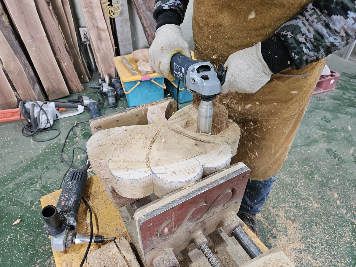 Manpatools's tweet image. Making a ginkgo leaf-shaped plate using a Manpatools.
#manpatools #woodcarvingtools