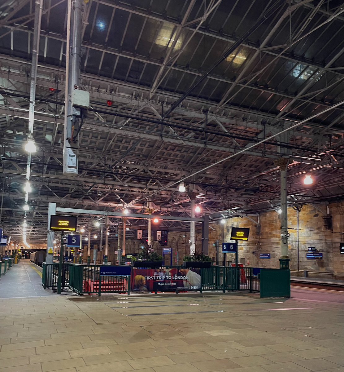 Barberstig's tweet photo. Well we are back again!
Another 0400 Spare Man this morning.
Let’s pray for a quiet morning!
#railways #earlystart #noonehere https://t.co/TYkzJdFSrW