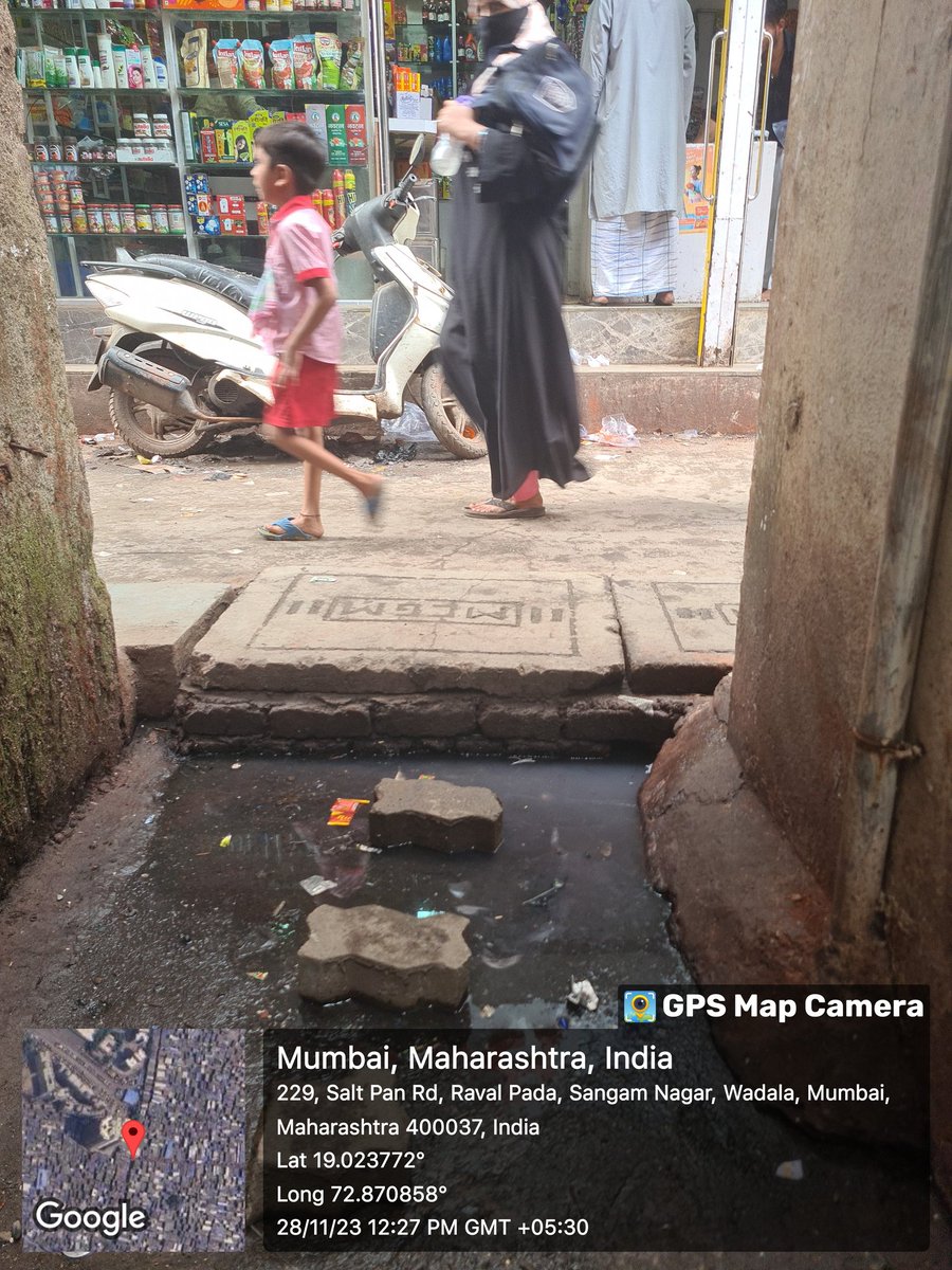 Mehtab_Sidd's tweet photo. Chikkal Wadi opp Sunrise store Beat 180 open naala is overflowing 24x7,  which is inviting diseases like dengue, malaria. Till date No action. Please repair this Gully @mybmcWardFN ll be completely responsible for it. @mybmcSWD @mybmc @mybmchealth @dvkesarkar @CMOMaharashtra https://t.co/UyTkeKMjto