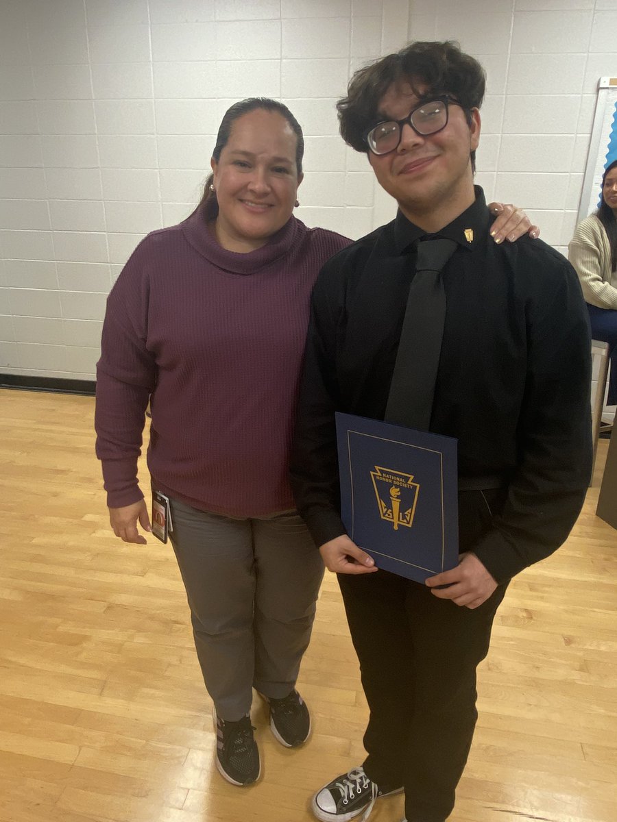 adrianne08marie's tweet photo. I am so unbelievably proud of these kids! From our nervous new 9th graders to our new National Honor Society inductees, they are the testament of what #newcomerscan do! @LaPromesa_AISD @AldineISD @affb_fernanda @DBrogee #MyAldine https://t.co/zJWVq5NUm2