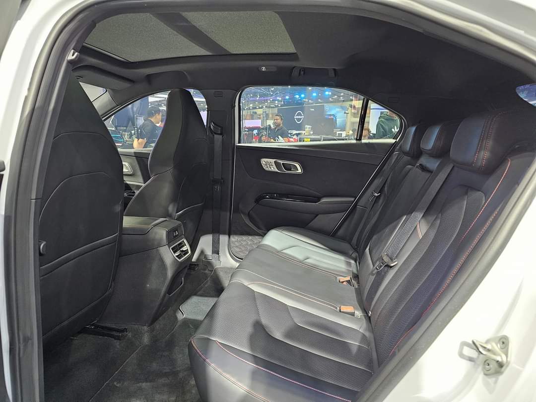 nooi_c's tweet image. ลุงแก่ๆ ดูรถออกใหม่จะโฟกัสแต่ ความสบายในรถ #NetaX ไม่น่าจะผ่านเกณฑ์ เบาะปรับดันหลังไม่ได้ หลายเบาะแปลกมาก ไม่สมมาตร