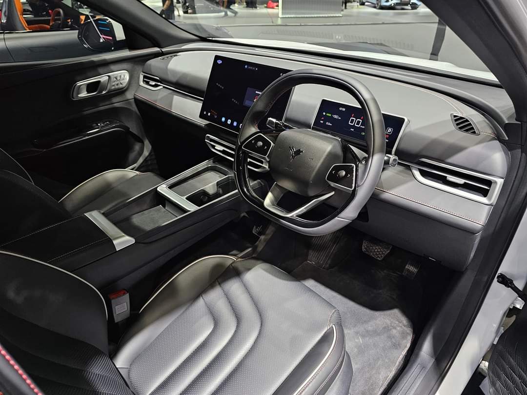 nooi_c's tweet image. ลุงแก่ๆ ดูรถออกใหม่จะโฟกัสแต่ ความสบายในรถ #NetaX ไม่น่าจะผ่านเกณฑ์ เบาะปรับดันหลังไม่ได้ หลายเบาะแปลกมาก ไม่สมมาตร