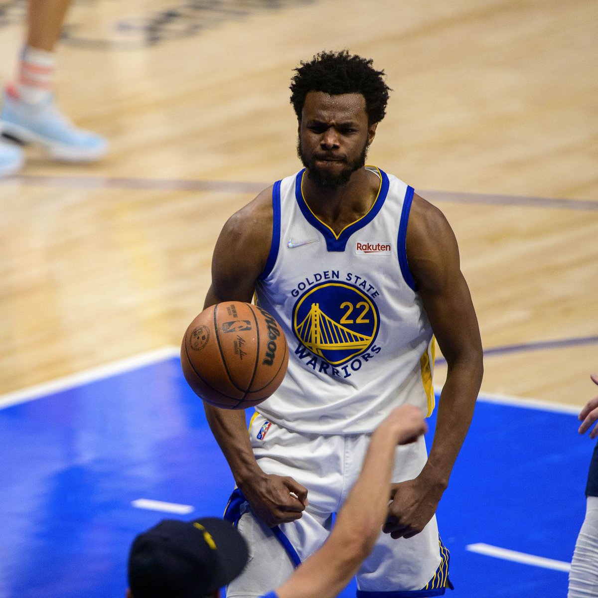 El primer tiempo de Andrew Wiggins:. 18 puntos 70% en tiros 2 rebotes 2  asistencias 2 triples (50%) +14 en cancha ENLOQUECIÓ SONRISITA., image size:1200x1200