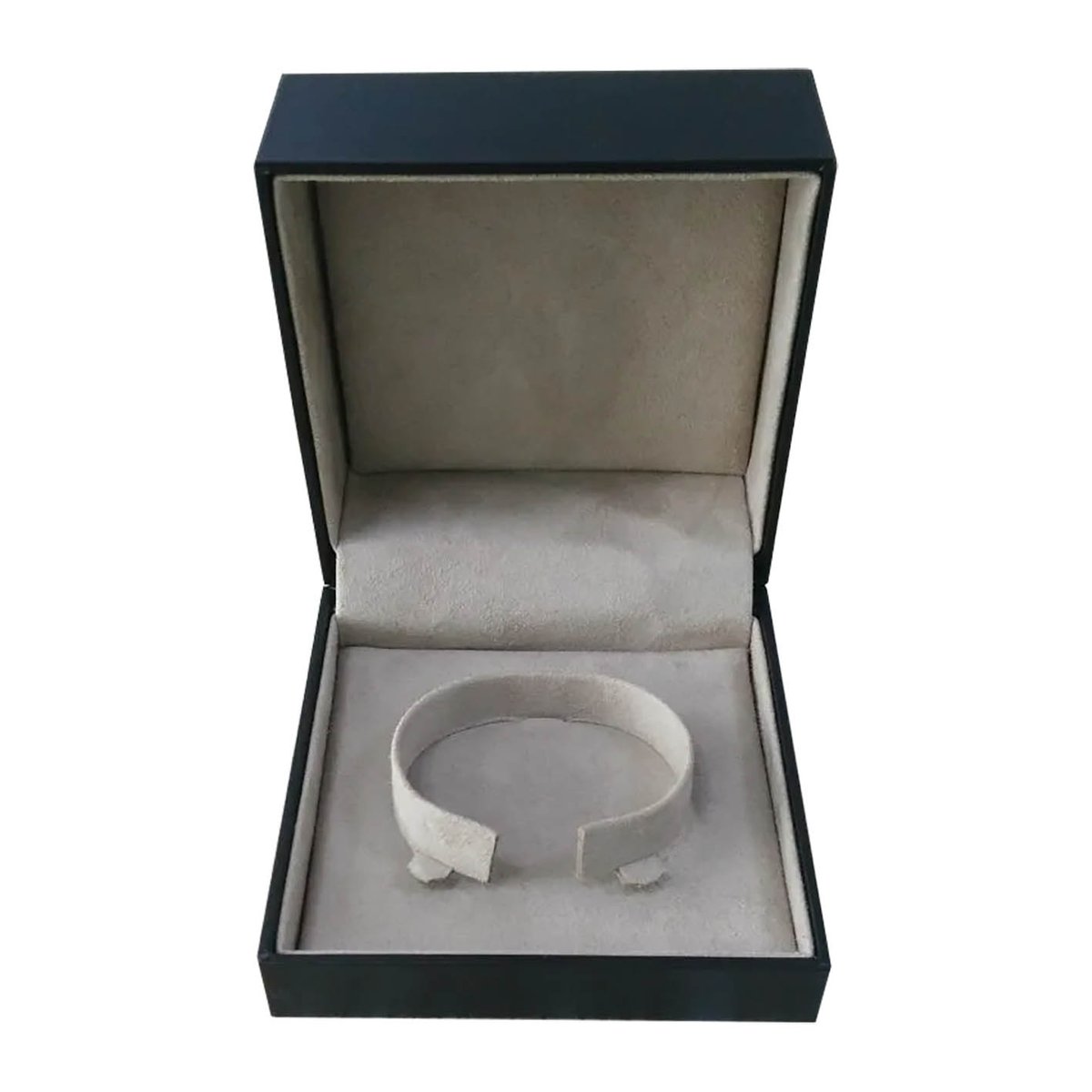 Custom logo jewelry box as featured on DennisWisser.com #jewelrybox #custompackaging #luxuryboxes