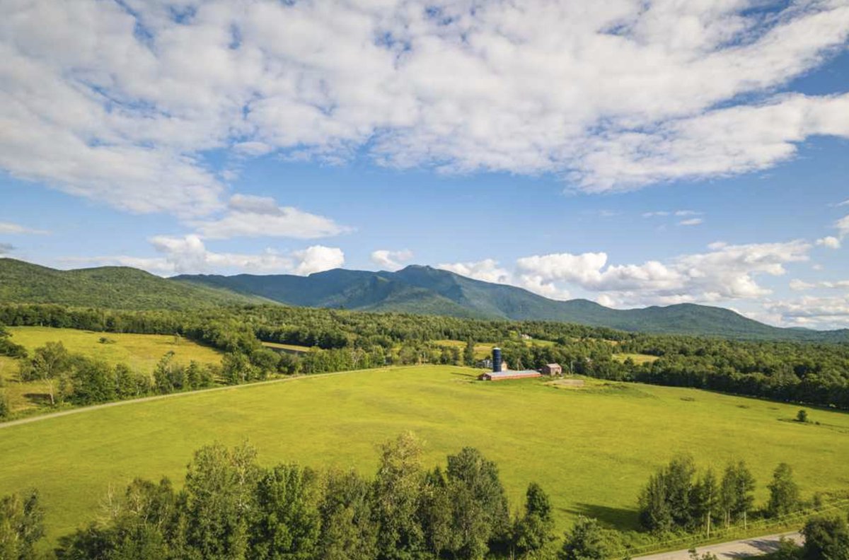 Campspot's tweet photo. Dreaming of a cozy camping escape in a charming small town? Look no further than Smugglers Notch RV Village in Jeffersonville, Vermont! 🌲👉 https://t.co/dK9UrTqWwQ 🌄🚐 #SmugglersNotchRVVillage 😎✨ https://t.co/KOSidKVI6h