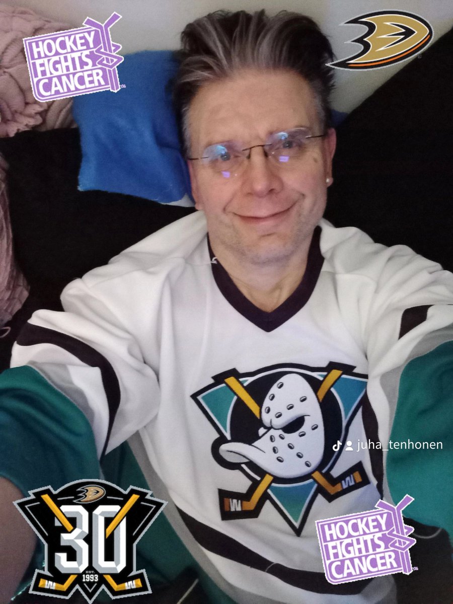 JuhaTenhonen's tweet photo. #sohvaperunointia #ANAVAN
@AnaheimDucks #FlyTogether
@Canucks #canucks
@NHL #HockeyFightsCancer
@ViaplayUrheilu https://t.co/XzYcMRoKPE
