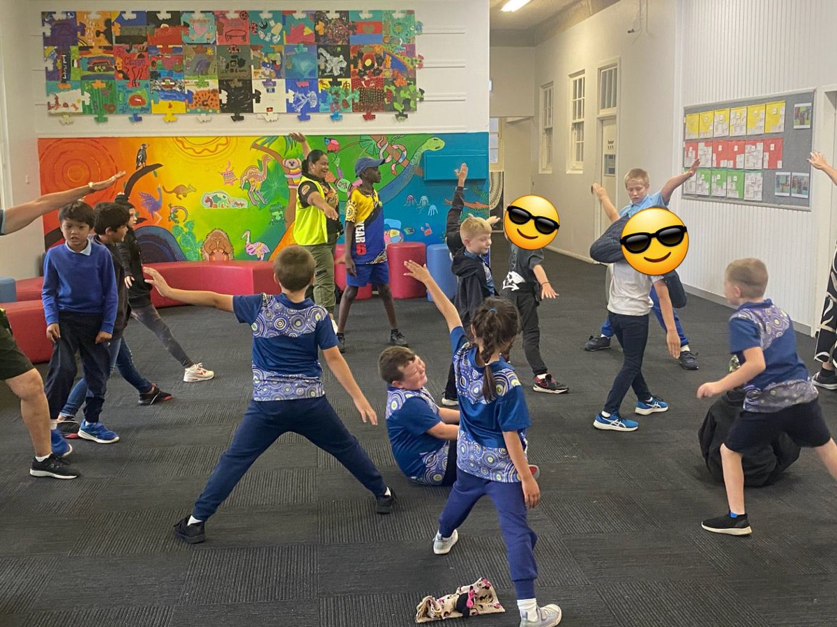 The very clever students @gparkschool start each day with yoga - today they showed me the chair pose and warrior pose. No wonder these children are relaxed and focused on their learning when school commences! Well done! 👏🏼@michellelgomes @k_rigas