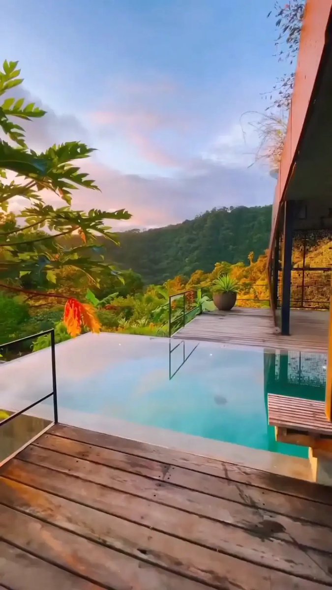 Traveling through mountains and rivers, enjoying the scenery along the way, the beautiful lady is not there, but the scenery is still the same!