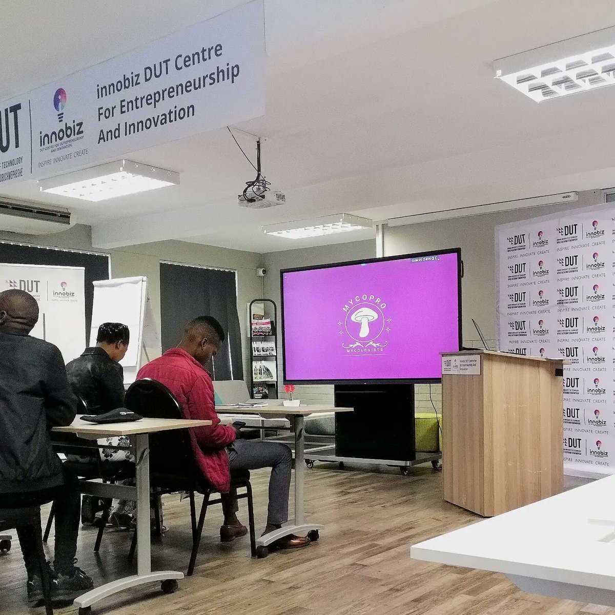 WarrenMkhize's tweet photo. Mushroom Training at DUT Innobiz center for Entrepreneurship and innovation https://t.co/nOdtyvkEAp