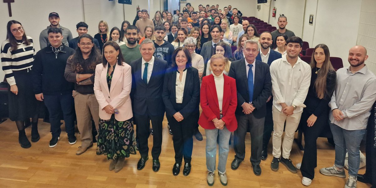 UCAM's tweet photo. 📢 El Consejo de Estudiantes @ce_ucam presenta a su nuevo equipo para el curso 23/24
✅ María Dolores García, presidenta de la Universidad Católica, les ha animado a seguir trabajando para representar a sus compañeros
➡️  https://t.co/HfsxUP30Yl https://t.co/jRAobLJlnp