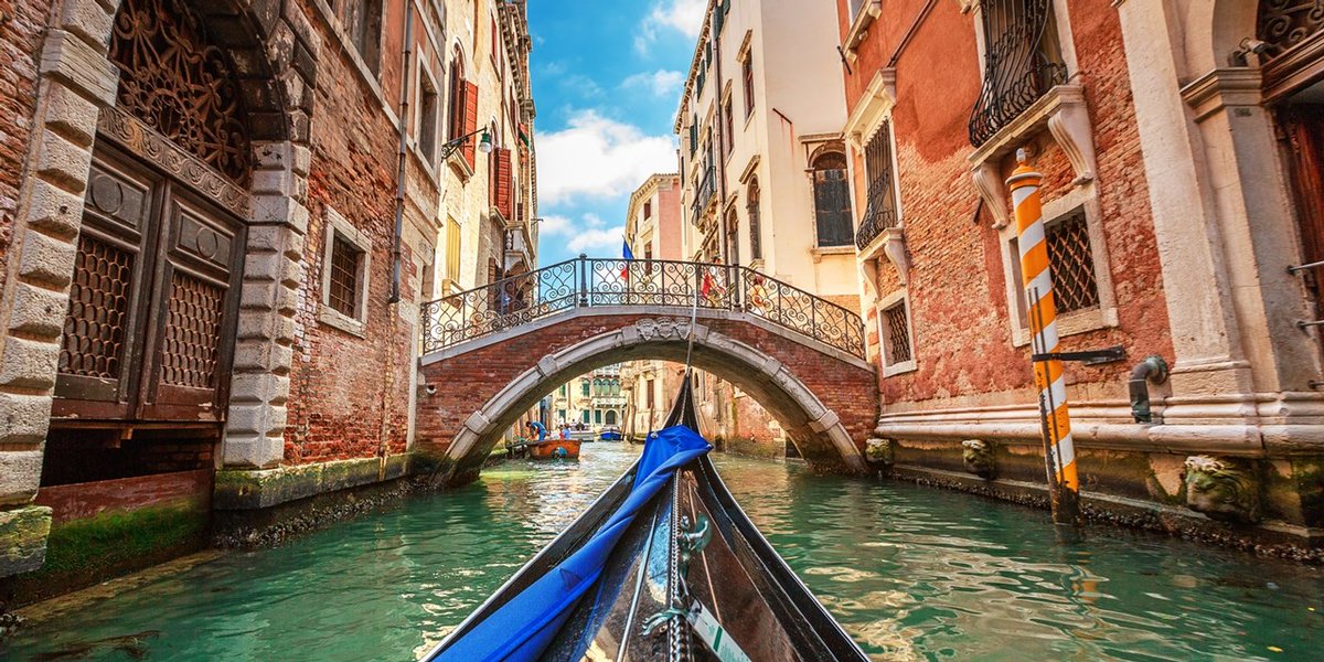 This week's Top 20 is out! Includes: Deluxe stay on Venice's Grand Canal, Norway cruises inc midnight sun &amp; Northern Lights, All-inclusive Maldives holiday in a beach villa, Adults-only holiday in Corfu with all meals &amp; drinks✈️Plus many more - bit.ly/3z1RBBf